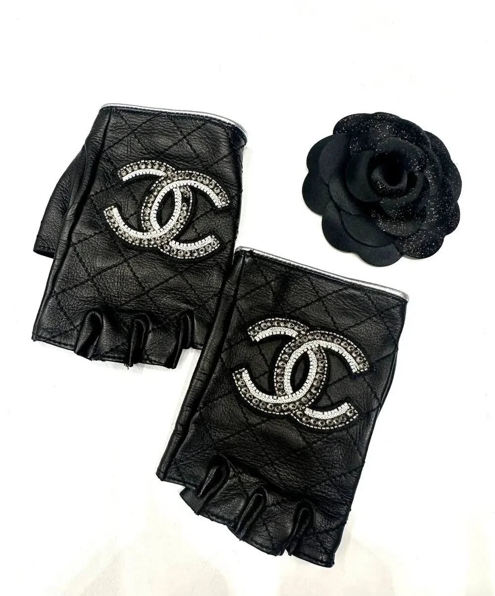 Chanel Quilted Lambskin CC Fingerless Gloves Sz.6,5
